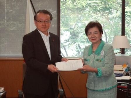 画像：中川内閣府特命担当大臣への要請